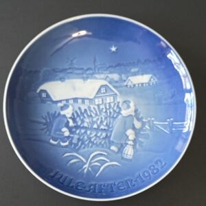 Bing & Grondahl 1982 Royal Copenhagen Blue Christmas Plate